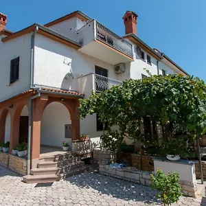 https://irenas-place-a1.in-istria.net